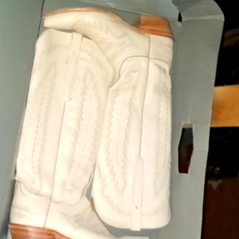 Lucchese woman's cowgirl boots 10.5B tan Priscilla
